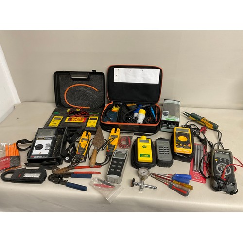 14 - CRATE OF TOOLS TO INCLUDE SOCKET SET, PRESSURE MATE ETC