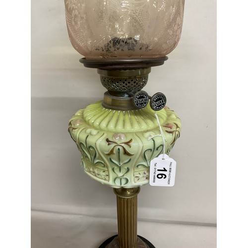 16 - VICTORIAN CORINTHIAN COLOUMN OIL LAMP WITH GREEN GLASS PATTERNED BOWL. ETCHED GREEN AND CLEAR GLASS ... 