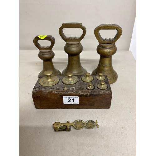 21 - 3 VINTAGE BRASS BELL WEIGHTS ALONG WITH POSTAGE BRASS WIEGHTS IN HOLDER NOT COMPLETE + SET OF BRASS ... 