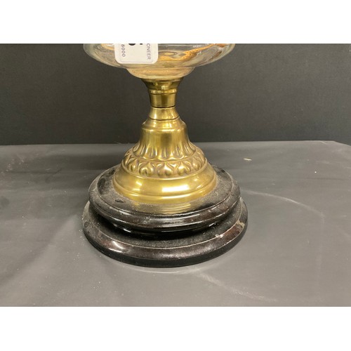 35 - VICTORIAN BRASS OIL LAMP WITH ETCHED GLASS BOWL COMPLETE WITH GLASS SHADE AND CHIMMNEY