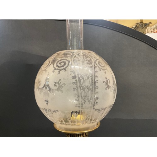 35 - VICTORIAN BRASS OIL LAMP WITH ETCHED GLASS BOWL COMPLETE WITH GLASS SHADE AND CHIMMNEY