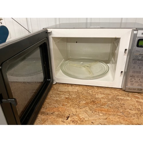 37 - SHARP DUAL GRILL 800W MICROWAVE