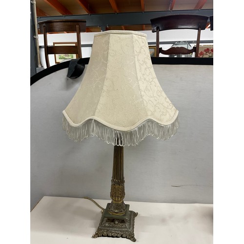 39 - BRASS DECORATIVE CORINTHIAN COLUMN TABLE LAMP WITH SHADE 30.5