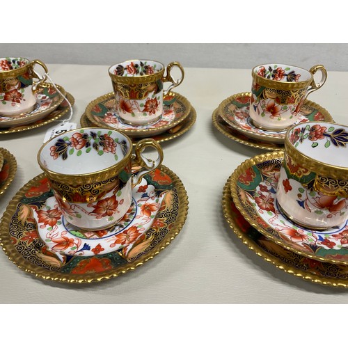 57 - 17 PIECE COPELAND SPODE IMARI PATTERN CUPS AND SAUCERS
