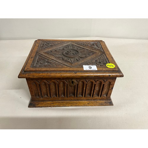 9 - CARVED OAK BOX WITH LIFTING LID H6