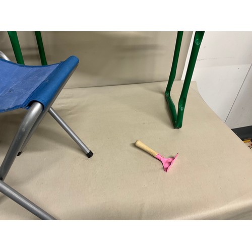 14 - FOLDING SUN LOUNGER GARDENING KNEELING PAD ETC