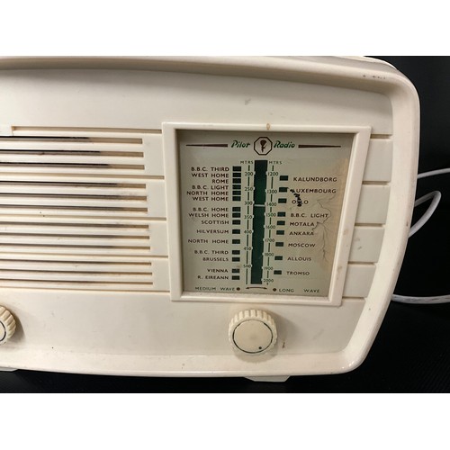 43 - VINTAGE WHITE BAKELITE PILOT RADIO MODEL - THE LITTLE MAESTRO H8