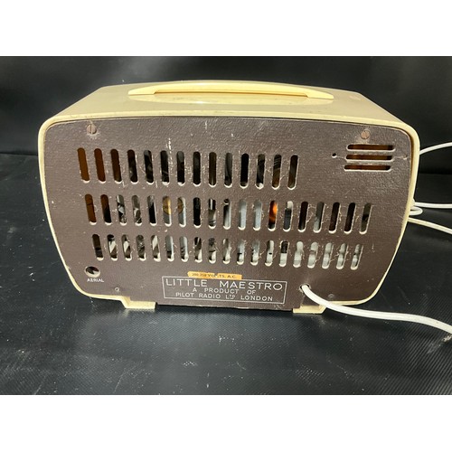 43 - VINTAGE WHITE BAKELITE PILOT RADIO MODEL - THE LITTLE MAESTRO H8
