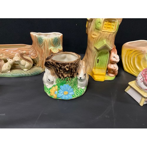 60 - COLLECTION OF WOODLAND VASES AND 3 BESWICK FIGURES