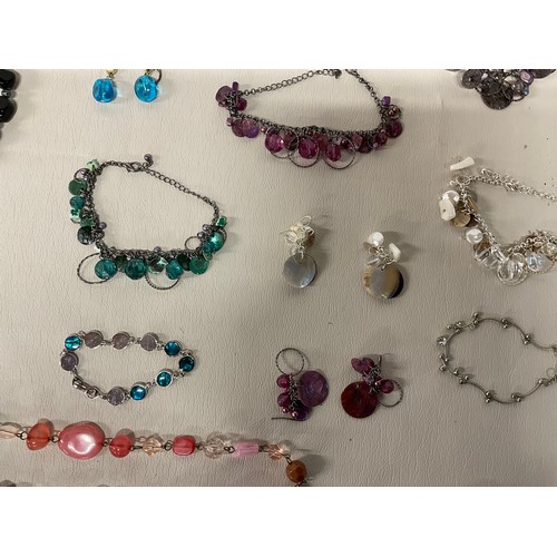 93 - BOX OF COSTUME JEWELLERY AND PHOTO FRAME