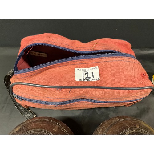 121 - PAIR OF VINTAGE CASED BOWLS,DOMINOES AND SCORE BOARD