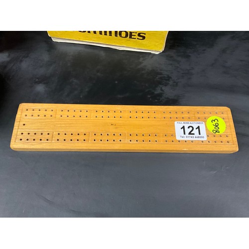 121 - PAIR OF VINTAGE CASED BOWLS,DOMINOES AND SCORE BOARD