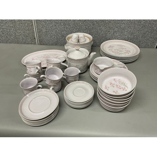 BOX OF DENBY CHINA BRITTANY PATTERN DINNERWARE APPROX 47 PIECES