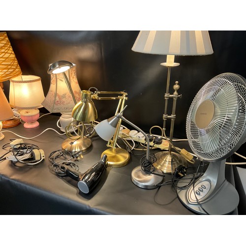 BOX OF TABLE LAMPS, AND DESK FAN
