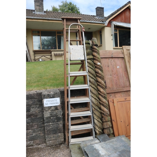 372 - Alloy & wooden ladder