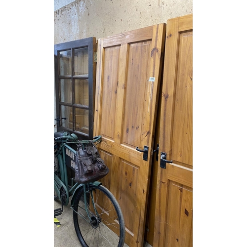 606 - 2 pine doors