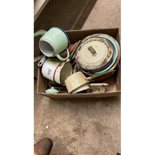 632 - Box enamelware