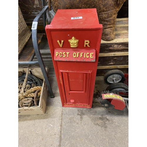 845 - V R post-box