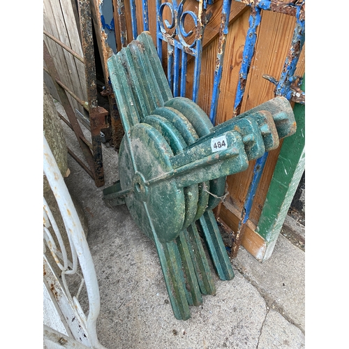 484 - 4 cast iron stands