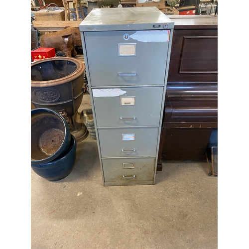 937 - Metal filing cabinet