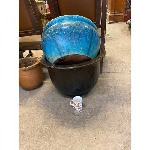 934 - Two large glazed pots