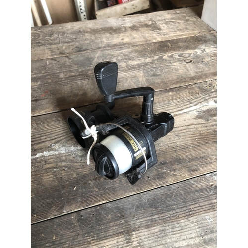 34 - Shakespeare long cast power drag with spare spool