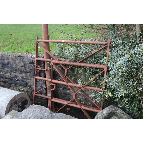 316 - Pair of Ex. Hatherleigh market gates with post