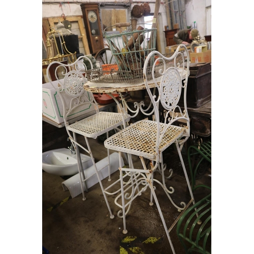 782 - Metal garden table & 2 chairs