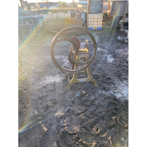 498 - Bentall  Cast iron chaff cutter