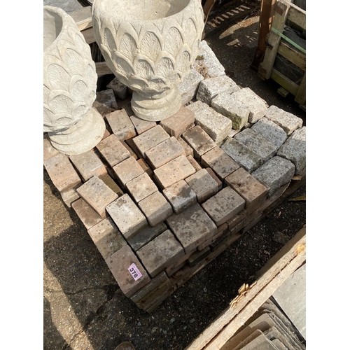 378 - Pallet of mixed granite & reconstituted cobbles