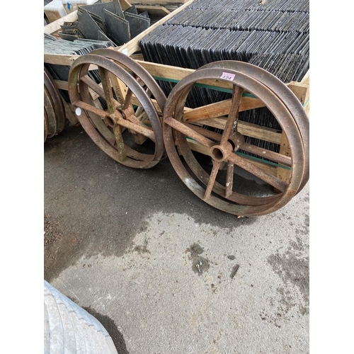 424 - 4 cast iron wheels diameter 30