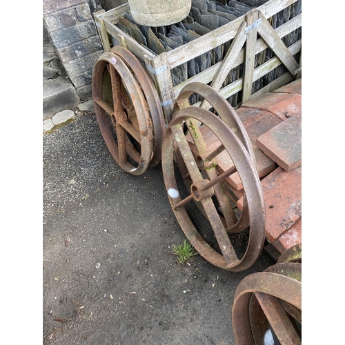 426 - 4 cast iron wheels diameter 30