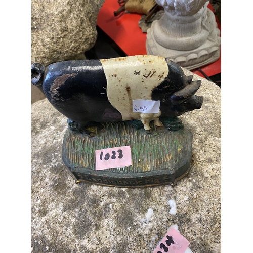 1023 - Pig doorstop