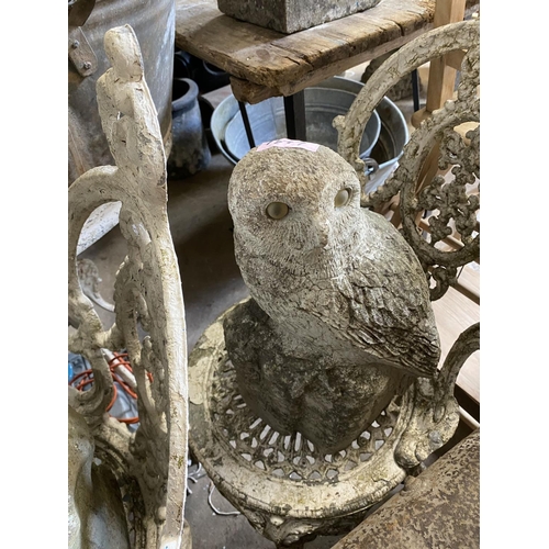 1077 - Stoneware study of a seated barn owl