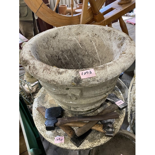 1093 - Reconstituted stone pot