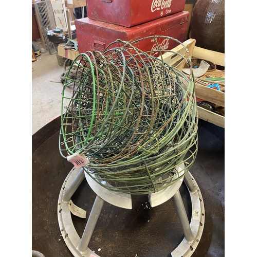 1112 - 12 wire flower baskets