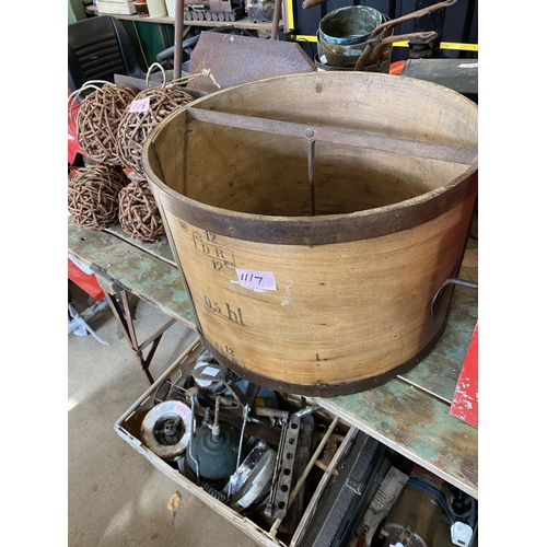 1117 - 1913 bushel measuring bin