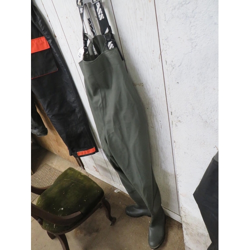 185 - Pair of vass chest waders size 10,only used once