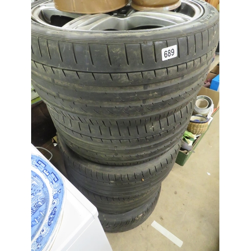 689 - 5 Mercedes' alloy wheels