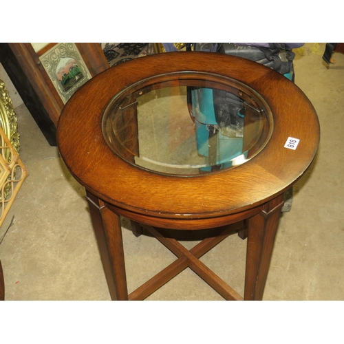 818 - Circular oak coffee table