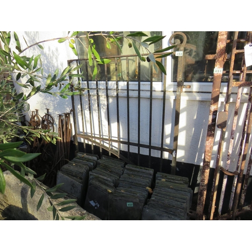 452 - 5ft high heavy garden gate width 44