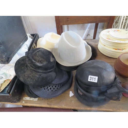 311 - Quantity 1930s French hats