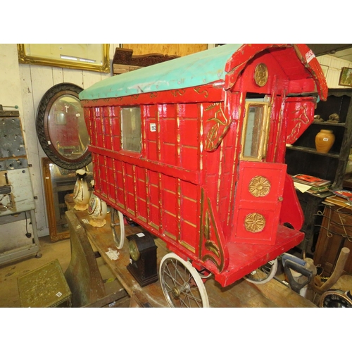 562 - Scale model Gypsy caravan