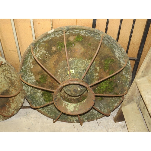 50 - Circular cast iron pig feeder diameter 36