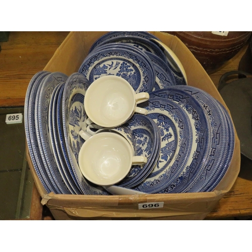 696 - Box willow patterned china