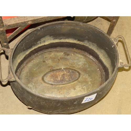 720 - Iron oval crock