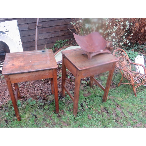 511 - 2 school desks