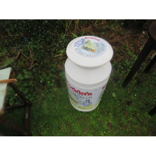 519 - Modern composition milk churn