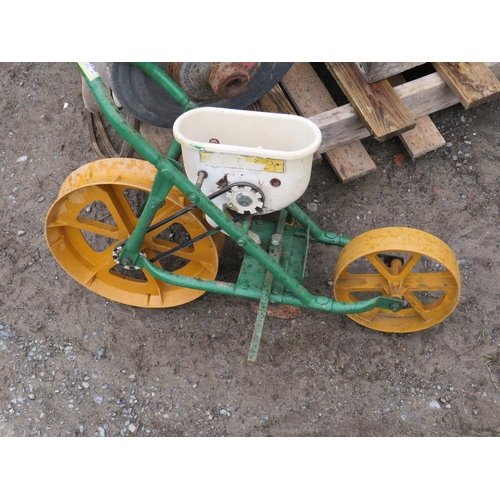 523 - Modern push seed drill