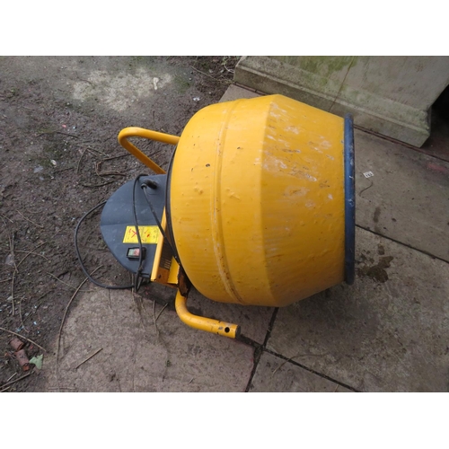 531 - Electric concrete mixer